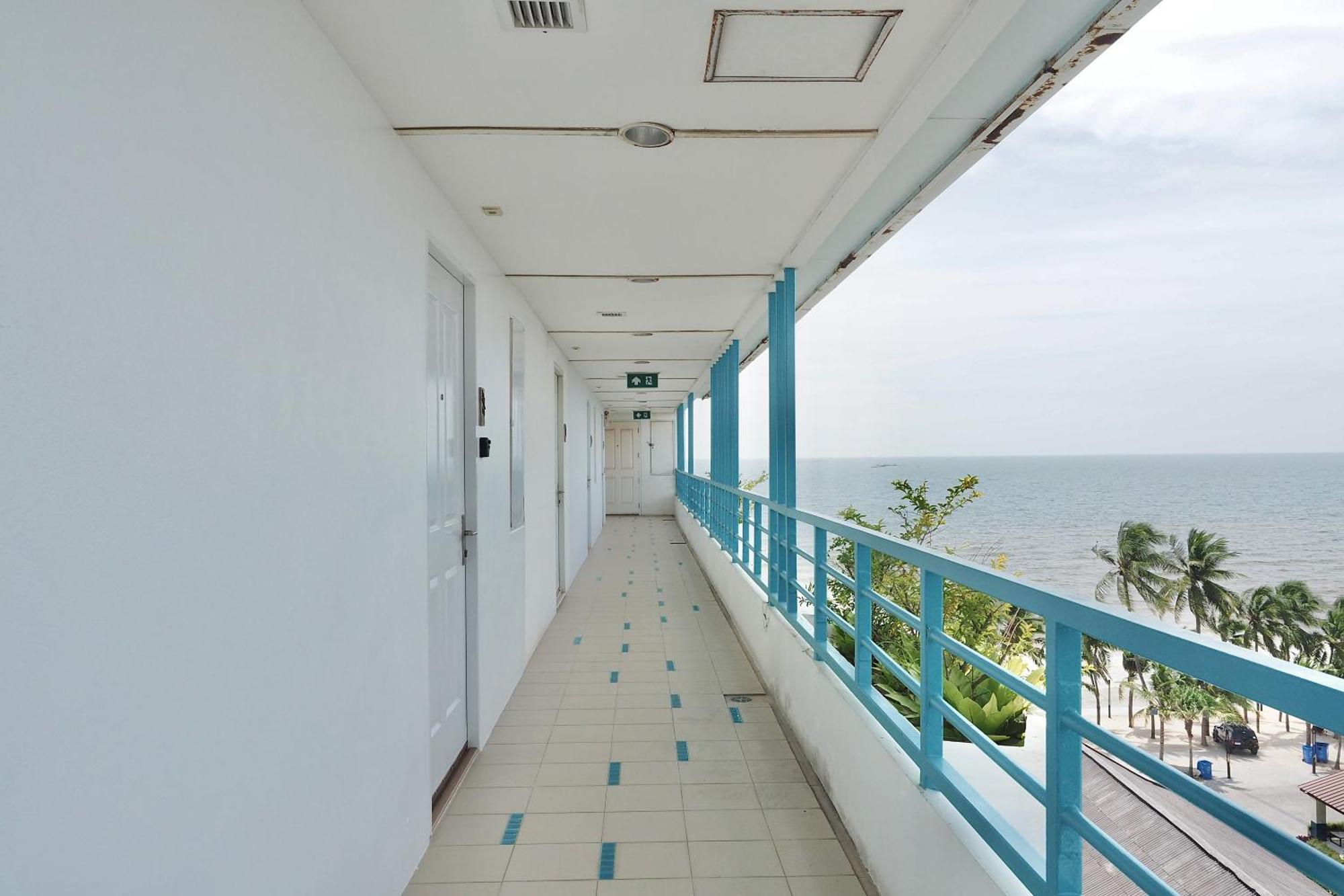 The Beach Bangsaen By Thanthita Next To Wonnapa Beach Free Disney Plus Buitenkant foto