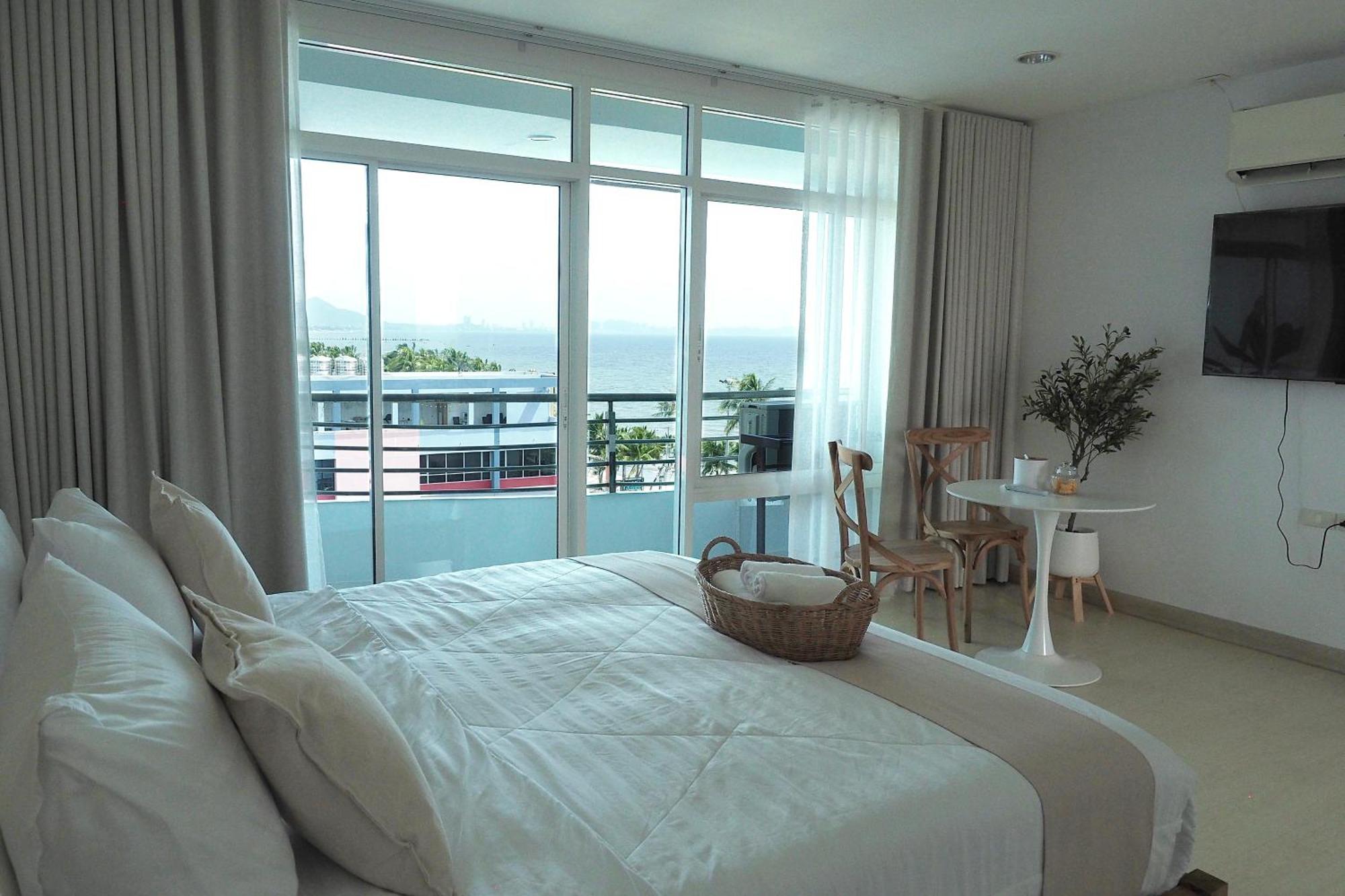 The Beach Bangsaen By Thanthita Next To Wonnapa Beach Free Disney Plus Buitenkant foto