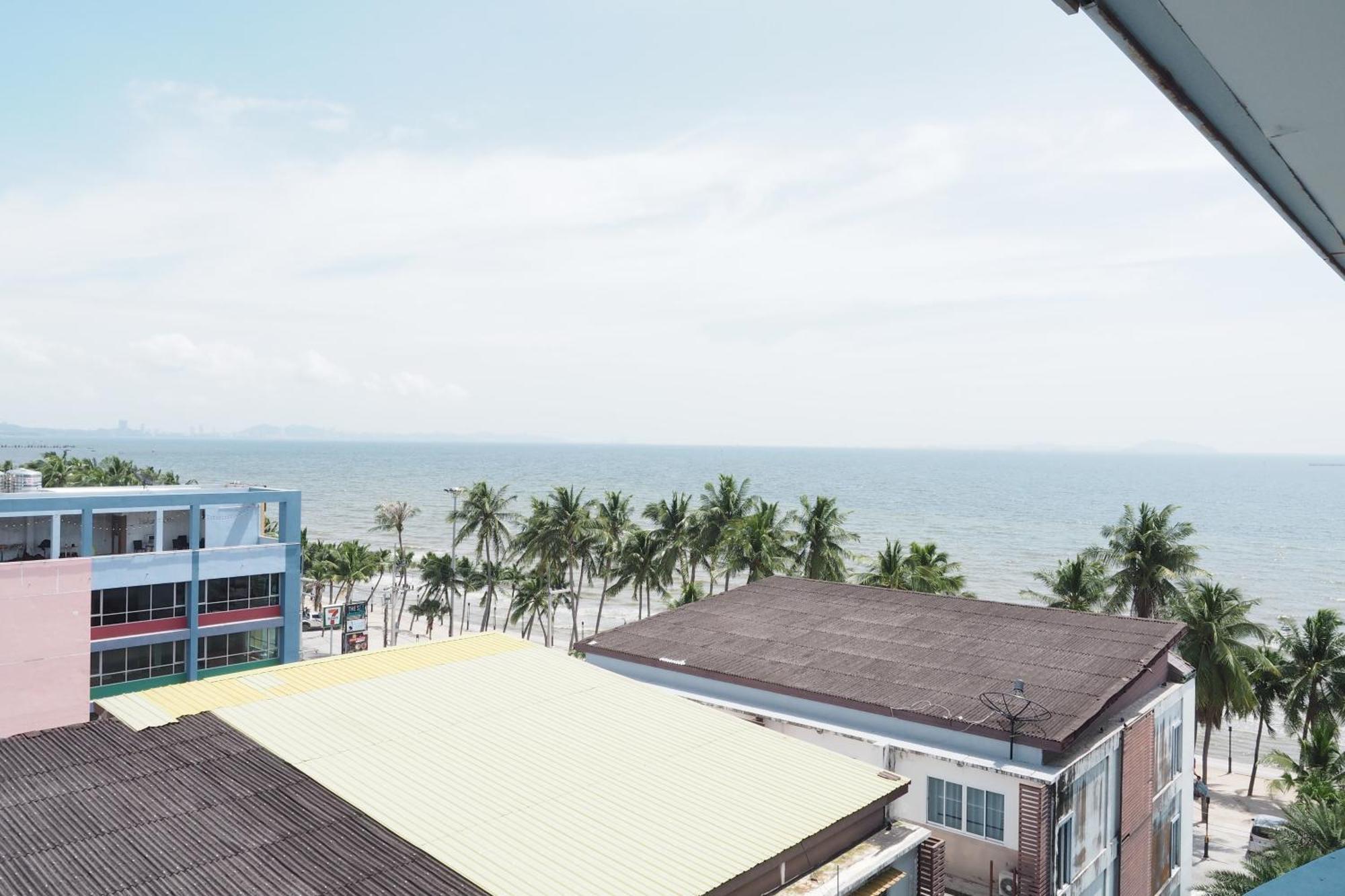 The Beach Bangsaen By Thanthita Next To Wonnapa Beach Free Disney Plus Buitenkant foto