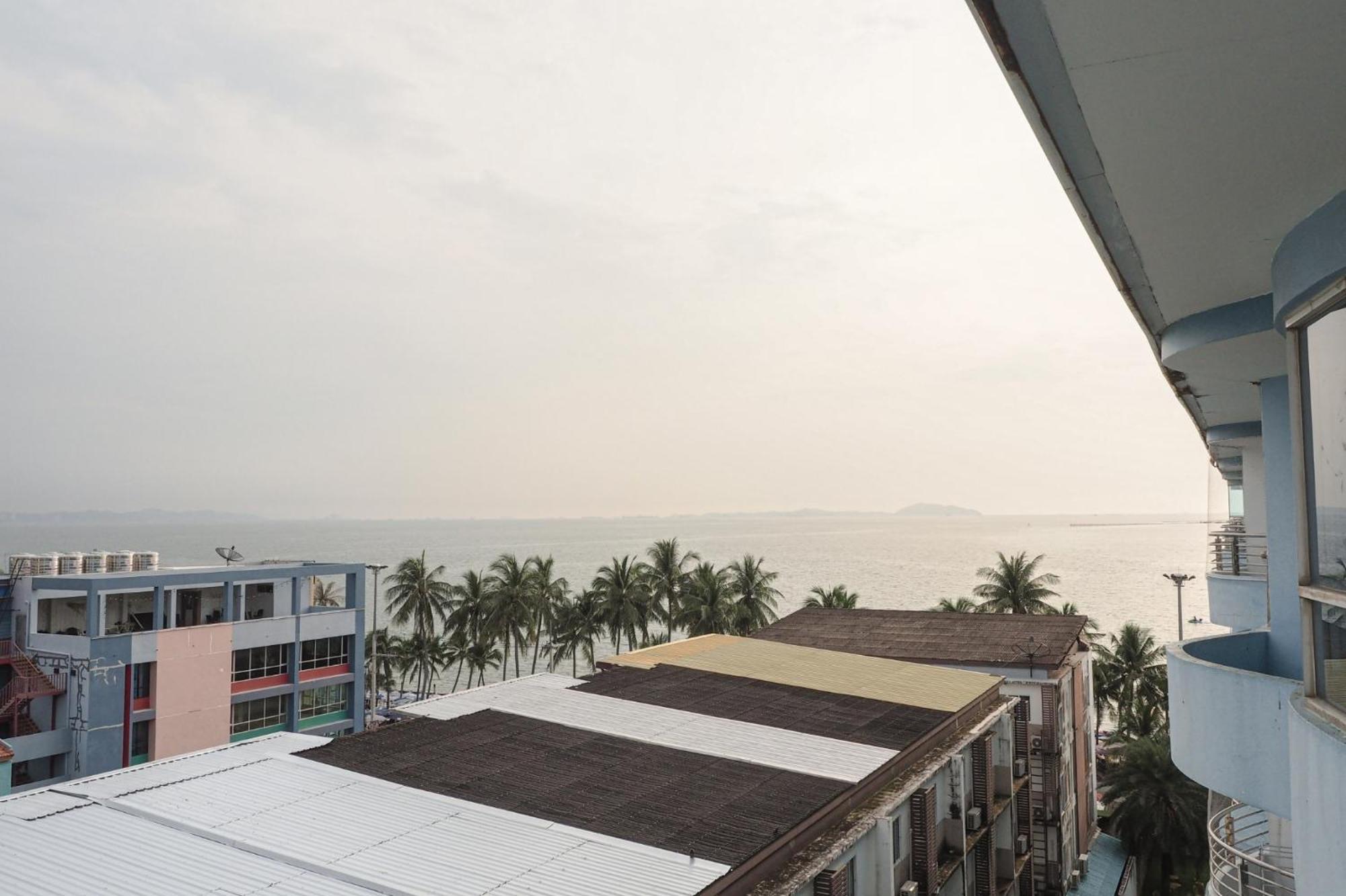 The Beach Bangsaen By Thanthita Next To Wonnapa Beach Free Disney Plus Buitenkant foto