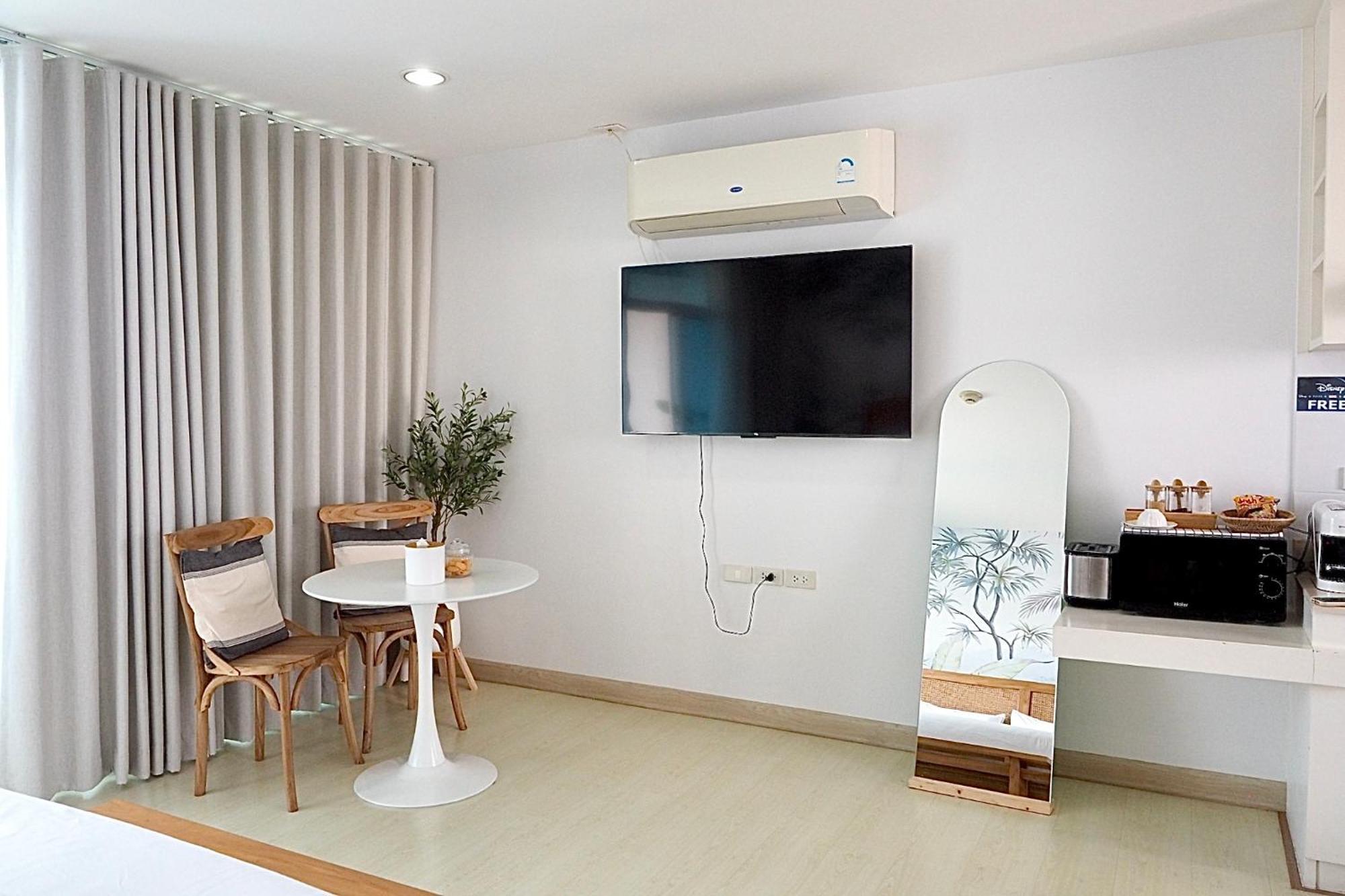 The Beach Bangsaen By Thanthita Next To Wonnapa Beach Free Disney Plus Buitenkant foto